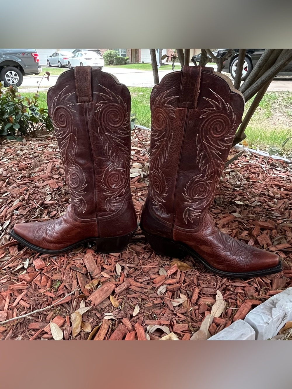 Justin Women’s Brown Embroidered Leather Cowboy Boots - Picture 6 of 15